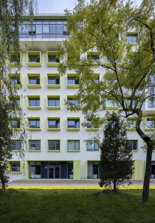 BIM建筑|重讲校园故事——北年夜附中本校及向阳将来黉舍两校园景不雅改革 / Crossboundaries BIM建筑|重讲校园故事——北年夜附中本校及向阳将来黉舍两校园景不雅改革 / Crossboundaries