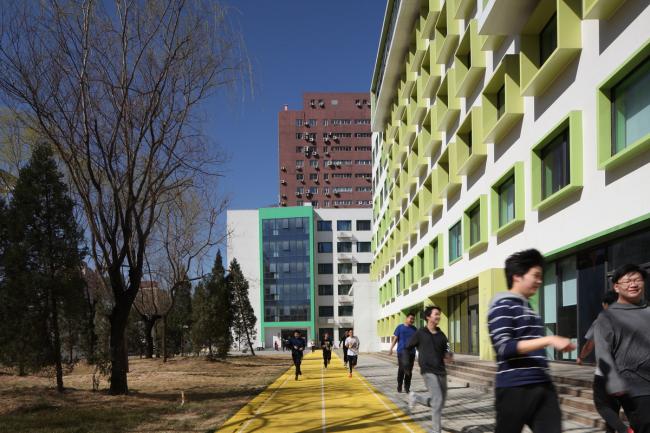 BIM建筑|重讲校园故事——北年夜附中本校及向阳将来黉舍两校园景不雅改革 / Crossboundaries BIM建筑|重讲校园故事——北年夜附中本校及向阳将来黉舍两校园景不雅改革 / Crossboundaries