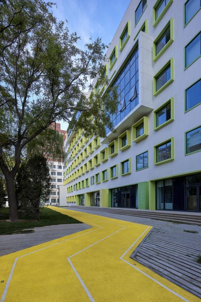 BIM建筑|重讲校园故事——北年夜附中本校及向阳将来黉舍两校园景不雅改革 / Crossboundaries BIM建筑|重讲校园故事——北年夜附中本校及向阳将来黉舍两校园景不雅改革 / Crossboundaries