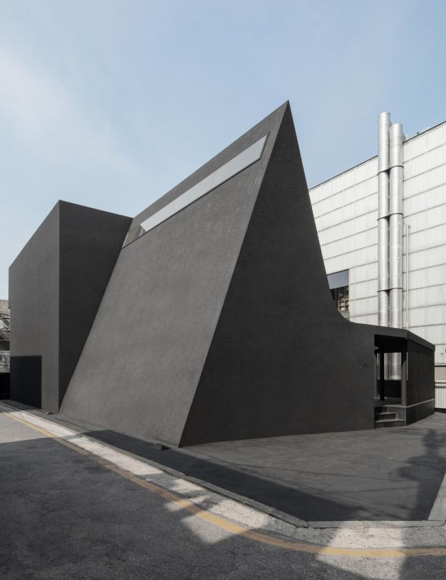 BIM建筑|灵活几何,如宇宙暗物资般神秘:Juun.J 旗舰店 / WGNB BIM建筑|灵活几何,如宇宙暗物资般神秘:Juun.J 旗舰店 / WGNB