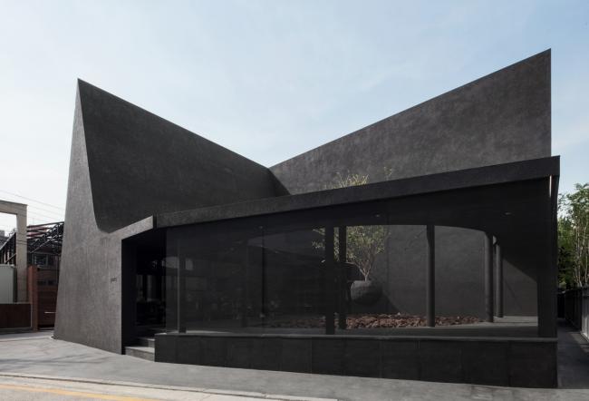 BIM建筑|灵活几何,如宇宙暗物资般神秘:Juun.J 旗舰店 / WGNB BIM建筑|灵活几何,如宇宙暗物资般神秘:Juun.J 旗舰店 / WGNB