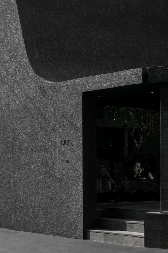 BIM建筑|灵活几何,如宇宙暗物资般神秘:Juun.J 旗舰店 / WGNB BIM建筑|灵活几何,如宇宙暗物资般神秘:Juun.J 旗舰店 / WGNB