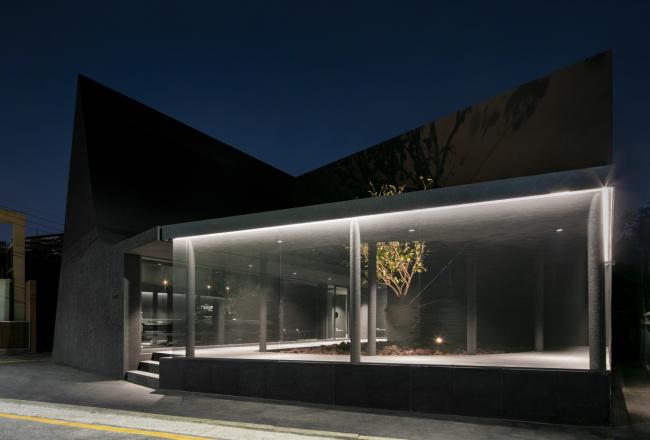 BIM建筑|灵活几何,如宇宙暗物资般神秘:Juun.J 旗舰店 / WGNB BIM建筑|灵活几何,如宇宙暗物资般神秘:Juun.J 旗舰店 / WGNB