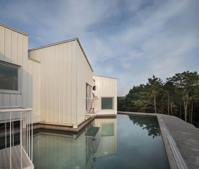 BIM建筑|碧湖之畔,丛林之间:飘浮立方体室第 / Younghan Chung Architects BIM建筑|碧湖之畔,丛林之间:飘浮立方体室第 / Younghan Chung Architects