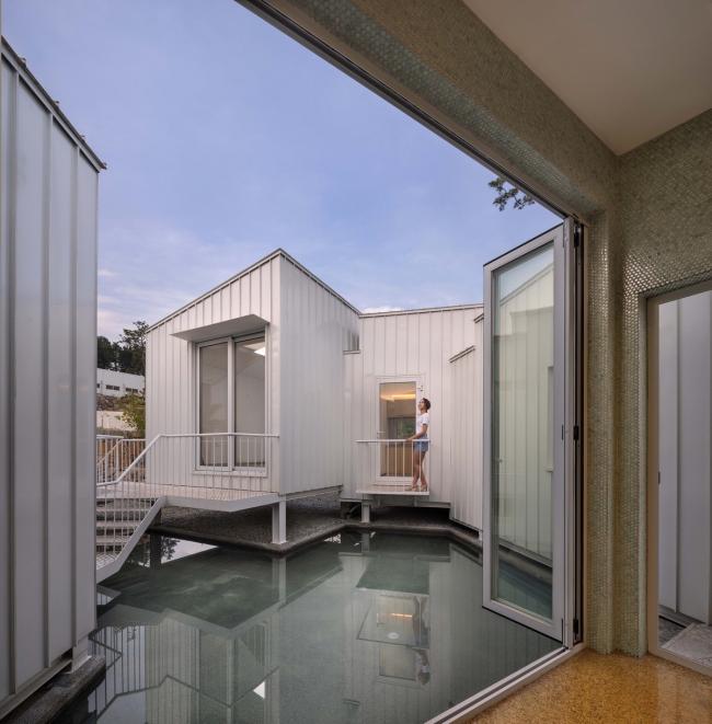 BIM建筑|碧湖之畔,丛林之间:飘浮立方体室第 / Younghan Chung Architects BIM建筑|碧湖之畔,丛林之间:飘浮立方体室第 / Younghan Chung Architects