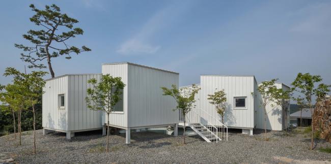 BIM建筑|碧湖之畔,丛林之间:飘浮立方体室第 / Younghan Chung Architects BIM建筑|碧湖之畔,丛林之间:飘浮立方体室第 / Younghan Chung Architects