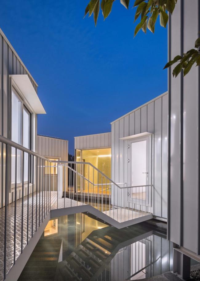 BIM建筑|碧湖之畔,丛林之间:飘浮立方体室第 / Younghan Chung Architects BIM建筑|碧湖之畔,丛林之间:飘浮立方体室第 / Younghan Chung Architects