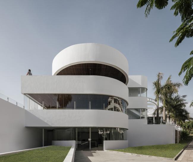 BIM建筑|纯洁线条发明的优雅体量:弗拉明戈俱乐部酒店 / Zooco Estudio BIM建筑|纯洁线条发明的优雅体量:弗拉明戈俱乐部酒店 / Zooco Estudio