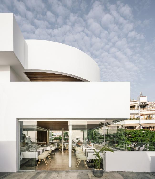 BIM建筑|纯洁线条发明的优雅体量:弗拉明戈俱乐部酒店 / Zooco Estudio BIM建筑|纯洁线条发明的优雅体量:弗拉明戈俱乐部酒店 / Zooco Estudio