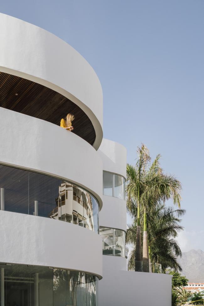 BIM建筑|纯洁线条发明的优雅体量:弗拉明戈俱乐部酒店 / Zooco Estudio BIM建筑|纯洁线条发明的优雅体量:弗拉明戈俱乐部酒店 / Zooco Estudio