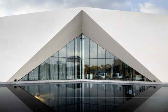 BIM建筑|白鹭点点,群山叠翠:桂林·万达年夜城市滨江示范区 / 基准方中建筑设计 BIM建筑|白鹭点点,群山叠翠:桂林·万达年夜城市滨江示范区 / 基准方中建筑设计