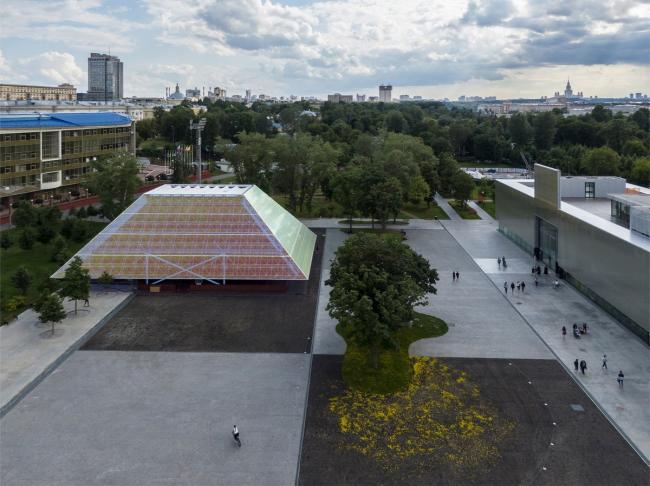 BIM建筑|源于“星球年夜战”和“银翼杀手”的灵感:莫斯科高尔基公园车库影院 / SYNDICATE Architects BIM建筑|源于“星球年夜战”和“银翼杀手”的灵感:莫斯科高尔基公园车库影院 / SYNDICATE Architects