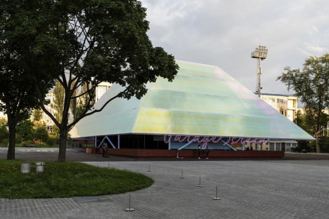 BIM建筑|源于“星球年夜战”和“银翼杀手”的灵感:莫斯科高尔基公园车库影院 / SYNDICATE Architects BIM建筑|源于“星球年夜战”和“银翼杀手”的灵感:莫斯科高尔基公园车库影院 / SYNDICATE Architects