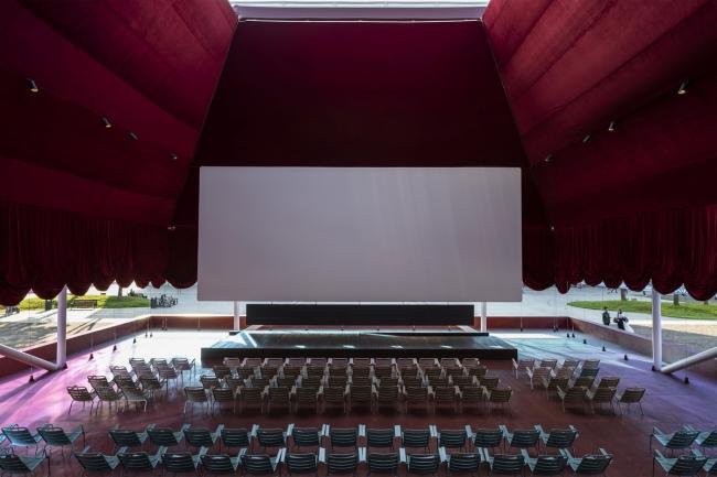 BIM建筑|源于“星球年夜战”和“银翼杀手”的灵感:莫斯科高尔基公园车库影院 / SYNDICATE Architects BIM建筑|源于“星球年夜战”和“银翼杀手”的灵感:莫斯科高尔基公园车库影院 / SYNDICATE Architects