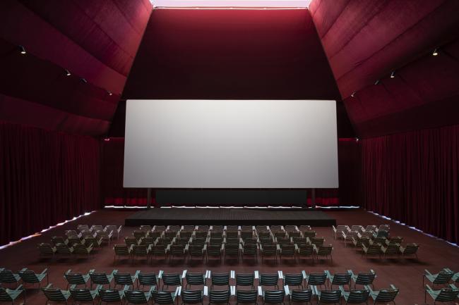 BIM建筑|源于“星球年夜战”和“银翼杀手”的灵感:莫斯科高尔基公园车库影院 / SYNDICATE Architects BIM建筑|源于“星球年夜战”和“银翼杀手”的灵感:莫斯科高尔基公园车库影院 / SYNDICATE Architects