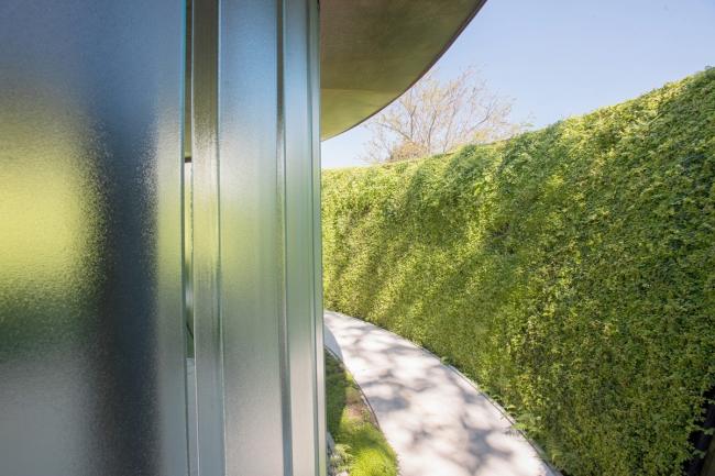 BIM建筑|无宗教的私家星期堂,半地下的冥想空间 / BNKR BIM建筑|无宗教的私家星期堂,半地下的冥想空间 / BNKR