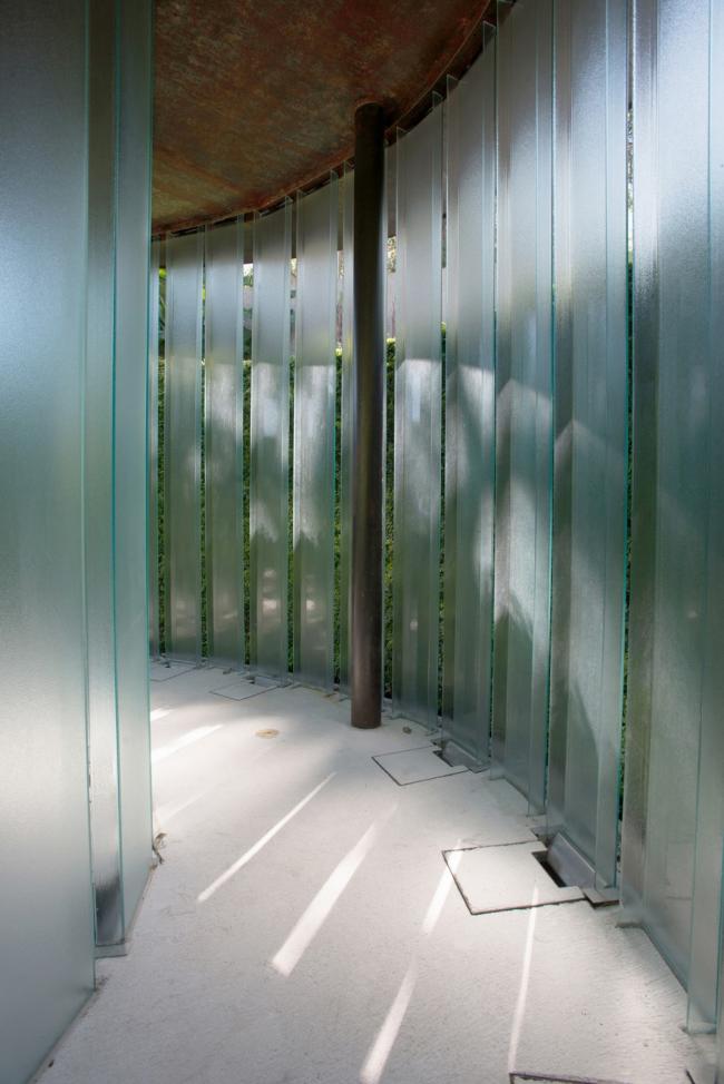 BIM建筑|无宗教的私家星期堂,半地下的冥想空间 / BNKR BIM建筑|无宗教的私家星期堂,半地下的冥想空间 / BNKR