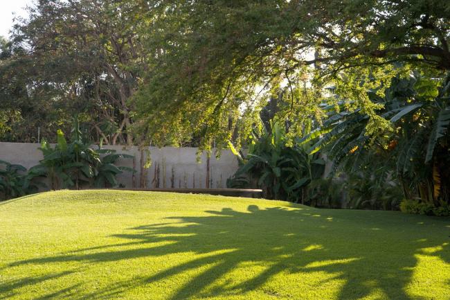 BIM建筑|无宗教的私家星期堂,半地下的冥想空间 / BNKR BIM建筑|无宗教的私家星期堂,半地下的冥想空间 / BNKR