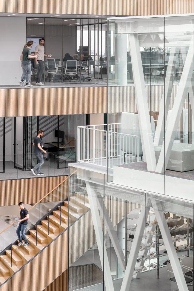 BIM建筑|流利简练的悬挑屋檐与玻璃的联合应用:ASICS荷兰总部年夜楼 / Powerhouse Company BIM建筑|流利简练的悬挑屋檐与玻璃的联合应用:ASICS荷兰总部年夜楼 / Powerhouse Company