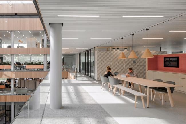 BIM建筑|流利简练的悬挑屋檐与玻璃的联合应用:ASICS荷兰总部年夜楼 / Powerhouse Company BIM建筑|流利简练的悬挑屋檐与玻璃的联合应用:ASICS荷兰总部年夜楼 / Powerhouse Company