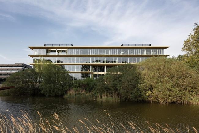 BIM建筑|流利简练的悬挑屋檐与玻璃的联合应用:ASICS荷兰总部年夜楼 / Powerhouse Company BIM建筑|流利简练的悬挑屋檐与玻璃的联合应用:ASICS荷兰总部年夜楼 / Powerhouse Company