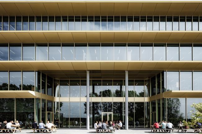 BIM建筑|流利简练的悬挑屋檐与玻璃的联合应用:ASICS荷兰总部年夜楼 / Powerhouse Company BIM建筑|流利简练的悬挑屋檐与玻璃的联合应用:ASICS荷兰总部年夜楼 / Powerhouse Company