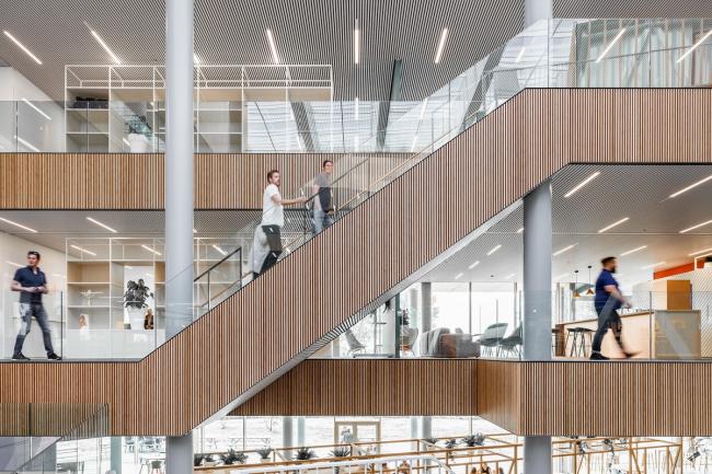 BIM建筑|流利简练的悬挑屋檐与玻璃的联合应用:ASICS荷兰总部年夜楼 / Powerhouse Company BIM建筑|流利简练的悬挑屋檐与玻璃的联合应用:ASICS荷兰总部年夜楼 / Powerhouse Company