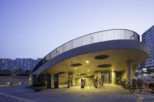 BIM建筑|流转曲线,好像衣袂飘带——麻谷中间广场 / Wooridongin Architects BIM建筑|流转曲线,好像衣袂飘带——麻谷中间广场 / Wooridongin Architects