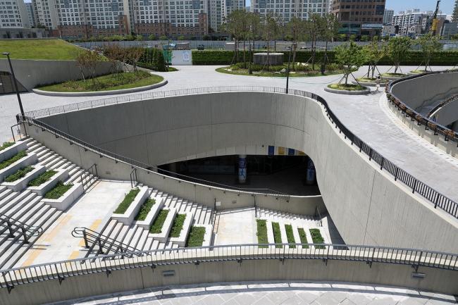 BIM建筑|流转曲线,好像衣袂飘带——麻谷中间广场 / Wooridongin Architects BIM建筑|流转曲线,好像衣袂飘带——麻谷中间广场 / Wooridongin Architects