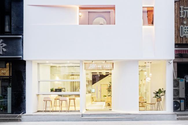 BIM建筑|卉咖啡生涯馆——打消实际的樊篱,保定 / 张家赫 建筑鉴赏 第4张-BIM建筑网 BIM建筑|卉咖啡生涯馆——打消实际的樊篱,保定 / 张家赫 建筑鉴赏 第4张