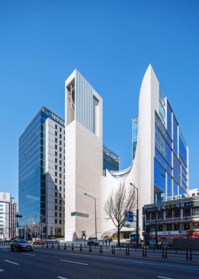 BIM建筑|Saemoonan 弧形教堂,爱天主也爱邻里街坊 / Seoinn Design Group + Lee Eun搜索引擎优化k 建筑鉴赏 第7张-BIM建筑网 BIM建筑|Saemoonan 弧形教堂,爱天主也爱邻里街坊 / Seoinn Design Group + Lee Eun搜索引擎优化k 建筑鉴赏 第7张