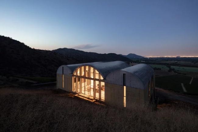 BIM建筑|盛开在葡萄庄园里的一朵山花:OFMA 办公楼,智利 / MAPAA 建筑鉴赏 第4张-BIM建筑网 BIM建筑|盛开在葡萄庄园里的一朵山花:OFMA 办公楼,智利 / MAPAA 建筑鉴赏 第4张