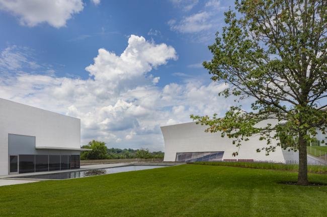 BIM建筑|约翰•肯尼迪表演艺术中间扩建,与地景融为一体 / 斯蒂文·霍尔建筑事务所 建筑鉴赏 第2张-BIM建筑网 BIM建筑|约翰•肯尼迪表演艺术中间扩建,与地景融为一体 / 斯蒂文·霍尔建筑事务所 建筑鉴赏 第2张