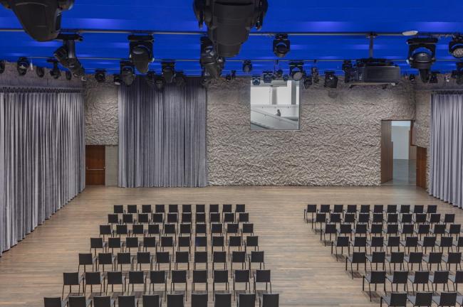 BIM建筑|约翰•肯尼迪表演艺术中间扩建,与地景融为一体 / 斯蒂文·霍尔建筑事务所 建筑鉴赏 第12张-BIM建筑网 BIM建筑|约翰•肯尼迪表演艺术中间扩建,与地景融为一体 / 斯蒂文·霍尔建筑事务所 建筑鉴赏 第12张