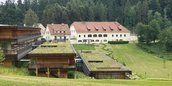 BIM建筑|错落于丘陵原野之上的疗养中间 / Dietger Wissounig Architekten 建筑鉴赏 第1张-BIM建筑网 BIM建筑|错落于丘陵原野之上的疗养中间 / Dietger Wissounig Architekten 建筑鉴赏 第1张