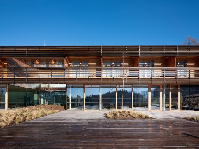 BIM建筑|错落于丘陵原野之上的疗养中间 / Dietger Wissounig Architekten 建筑鉴赏 第10张-BIM建筑网 BIM建筑|错落于丘陵原野之上的疗养中间 / Dietger Wissounig Architekten 建筑鉴赏 第10张