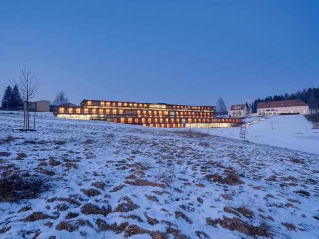 BIM建筑|错落于丘陵原野之上的疗养中间 / Dietger Wissounig Architekten 建筑鉴赏 第27张-BIM建筑网 BIM建筑|错落于丘陵原野之上的疗养中间 / Dietger Wissounig Architekten 建筑鉴赏 第27张