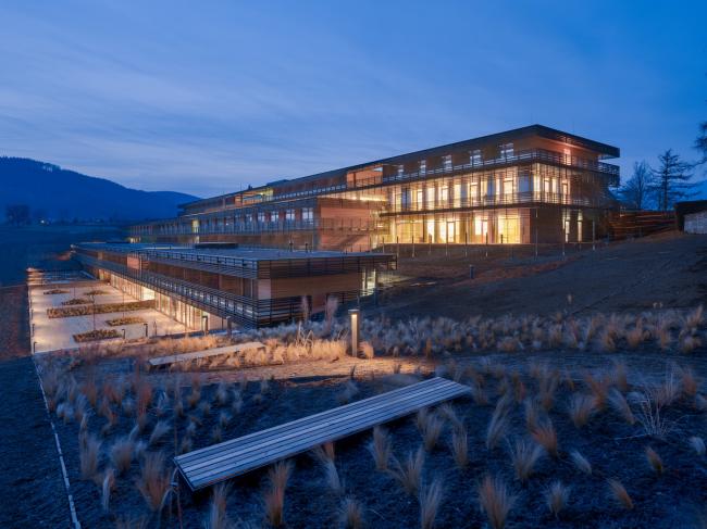 BIM建筑|错落于丘陵原野之上的疗养中间 / Dietger Wissounig Architekten 建筑鉴赏 第28张-BIM建筑网 BIM建筑|错落于丘陵原野之上的疗养中间 / Dietger Wissounig Architekten 建筑鉴赏 第28张