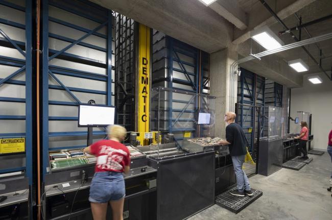 BIM建筑|坦普尔年夜学查尔斯藏书楼 / Snøhetta 建筑鉴赏 第12张-BIM建筑网 BIM建筑|坦普尔年夜学查尔斯藏书楼 / Snøhetta 建筑鉴赏 第12张