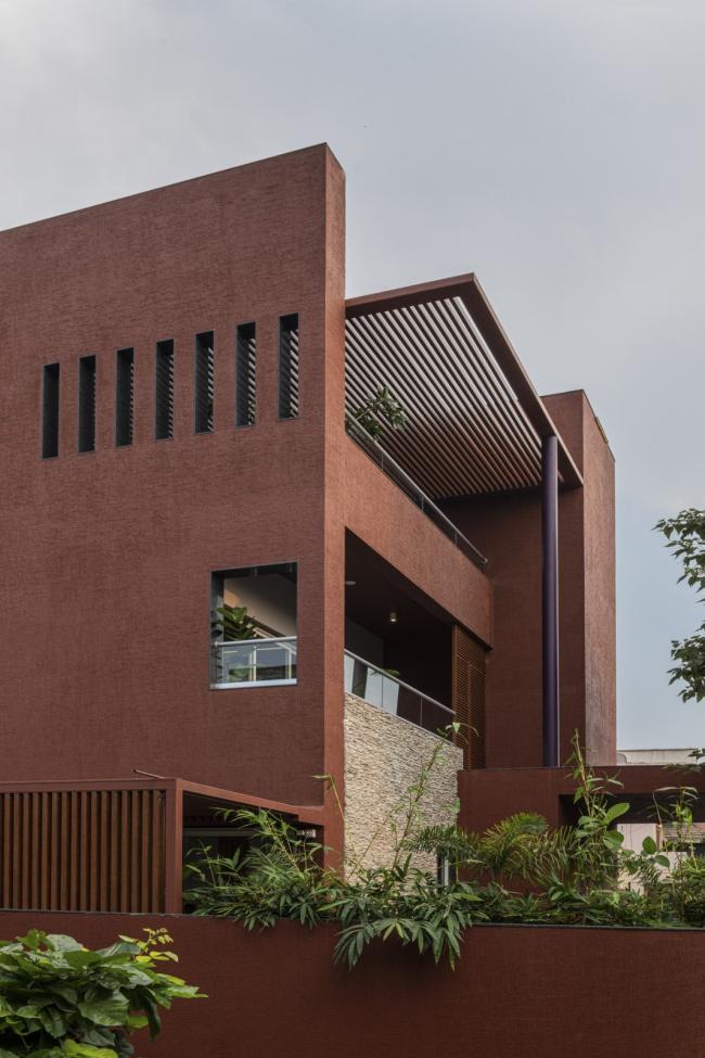 BIM建筑|如火一般热情,如耕牛般内敛:印度“红盒子”之家 / The Grid Architects BIM建筑|如火一般热情,如耕牛般内敛:印度“红盒子”之家 / The Grid Architects