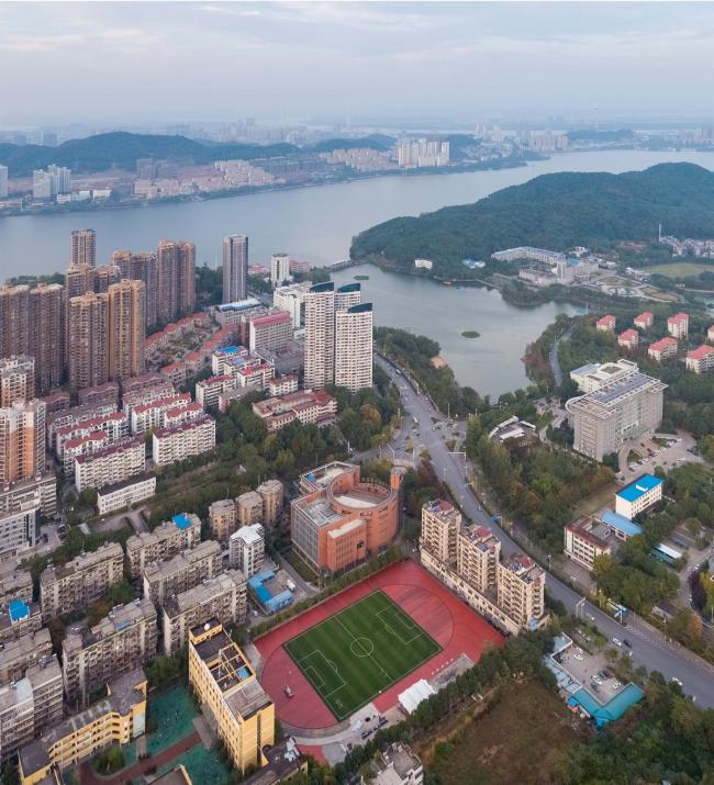 BIM建筑|稳重内敛,透着古典之美的清水红砖雕塑:黄石市群艺馆 / 中南建筑设计院 BIM建筑|稳重内敛,透着古典之美的清水红砖雕塑:黄石市群艺馆 / 中南建筑设计院