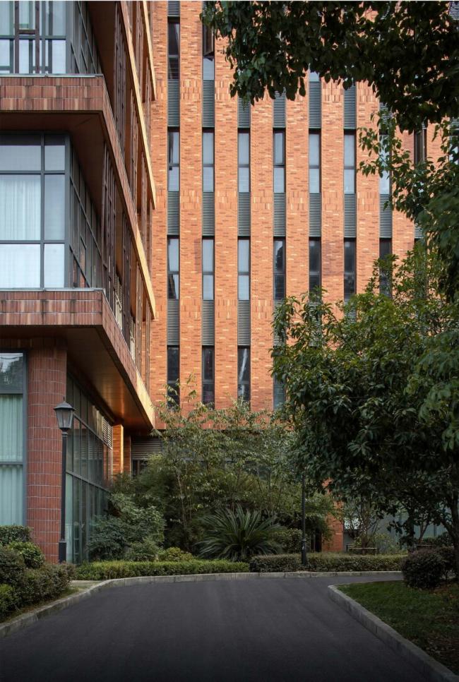 BIM建筑|稳重内敛,透着古典之美的清水红砖雕塑:黄石市群艺馆 / 中南建筑设计院 BIM建筑|稳重内敛,透着古典之美的清水红砖雕塑:黄石市群艺馆 / 中南建筑设计院