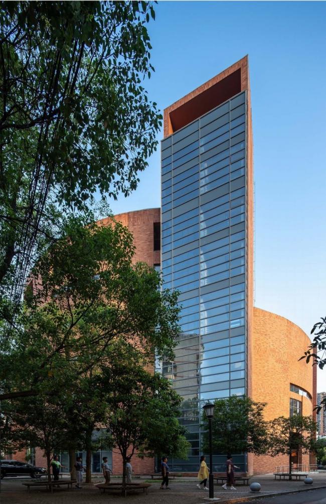 BIM建筑|稳重内敛,透着古典之美的清水红砖雕塑:黄石市群艺馆 / 中南建筑设计院 BIM建筑|稳重内敛,透着古典之美的清水红砖雕塑:黄石市群艺馆 / 中南建筑设计院