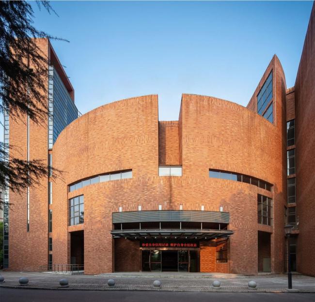 BIM建筑|稳重内敛,透着古典之美的清水红砖雕塑:黄石市群艺馆 / 中南建筑设计院 BIM建筑|稳重内敛,透着古典之美的清水红砖雕塑:黄石市群艺馆 / 中南建筑设计院