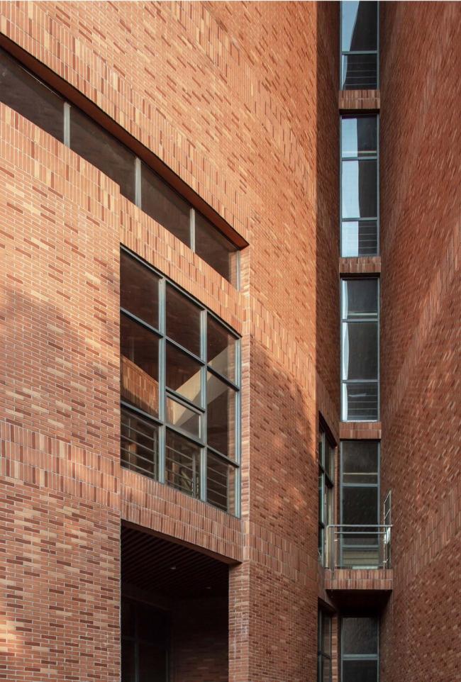 BIM建筑|稳重内敛,透着古典之美的清水红砖雕塑:黄石市群艺馆 / 中南建筑设计院 BIM建筑|稳重内敛,透着古典之美的清水红砖雕塑:黄石市群艺馆 / 中南建筑设计院