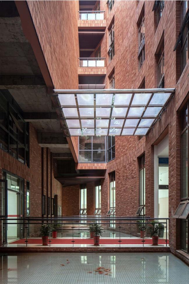 BIM建筑|稳重内敛,透着古典之美的清水红砖雕塑:黄石市群艺馆 / 中南建筑设计院 BIM建筑|稳重内敛,透着古典之美的清水红砖雕塑:黄石市群艺馆 / 中南建筑设计院