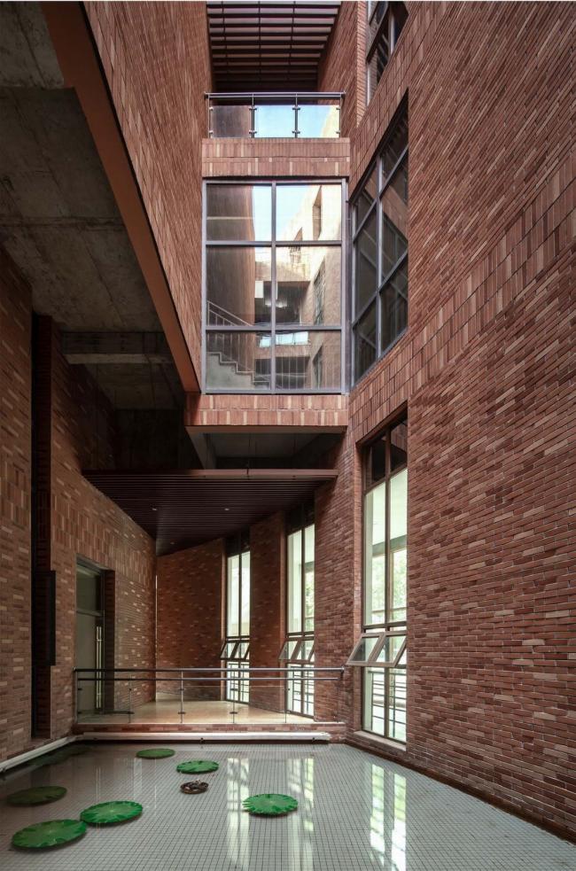 BIM建筑|稳重内敛,透着古典之美的清水红砖雕塑:黄石市群艺馆 / 中南建筑设计院 BIM建筑|稳重内敛,透着古典之美的清水红砖雕塑:黄石市群艺馆 / 中南建筑设计院