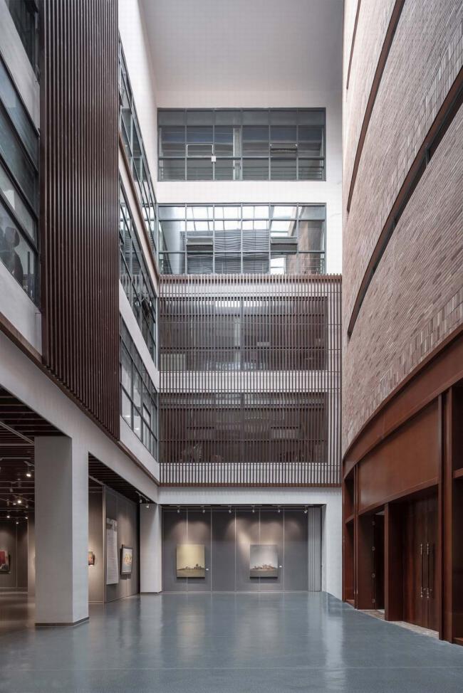 BIM建筑|稳重内敛,透着古典之美的清水红砖雕塑:黄石市群艺馆 / 中南建筑设计院 BIM建筑|稳重内敛,透着古典之美的清水红砖雕塑:黄石市群艺馆 / 中南建筑设计院