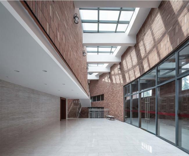 BIM建筑|稳重内敛,透着古典之美的清水红砖雕塑:黄石市群艺馆 / 中南建筑设计院 BIM建筑|稳重内敛,透着古典之美的清水红砖雕塑:黄石市群艺馆 / 中南建筑设计院