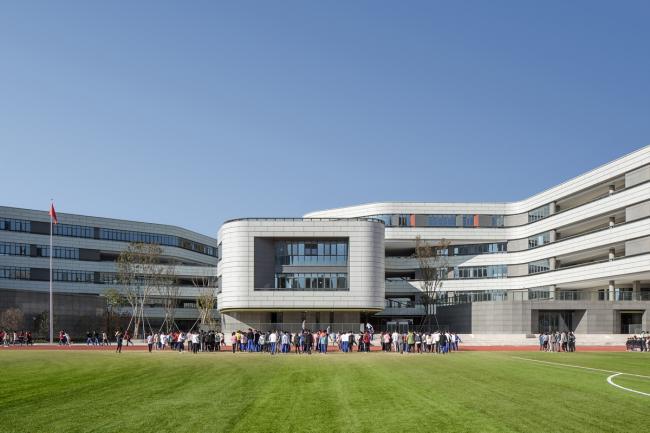 BIM建筑|漂浮的立体校园——浙江大学教育学院附属中学 / 浙江大学建筑设计研究院有限公司 BIM建筑|漂浮的立体校园——浙江大学教育学院附属中学 / 浙江大学建筑设计研究院有限公司